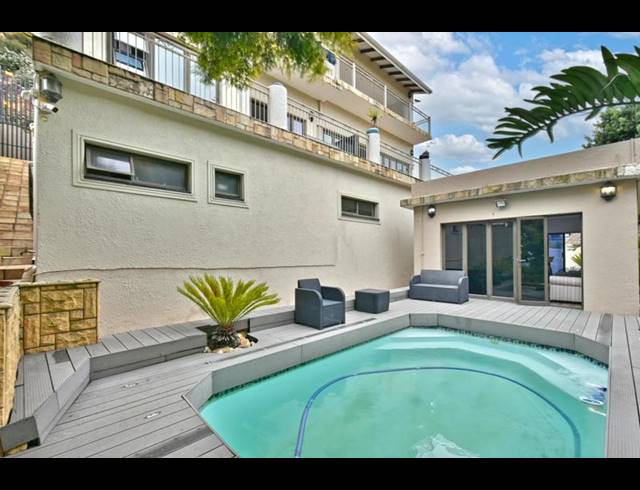 4 BEDROOM HOUSE FOR SALE IN CONSTANTIA KLOOF